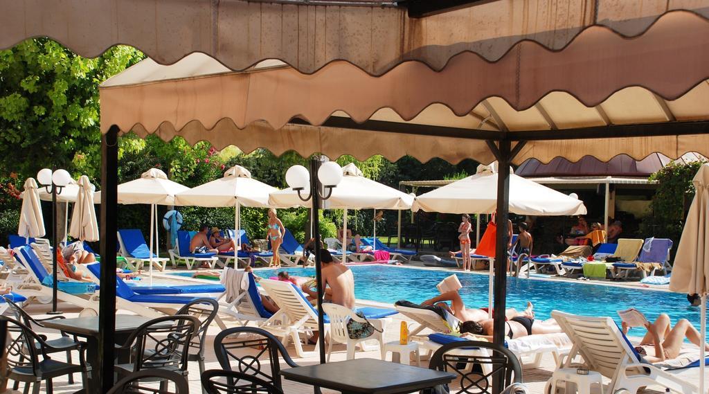 Jasmine Hotel Apartments Limassol Extérieur photo