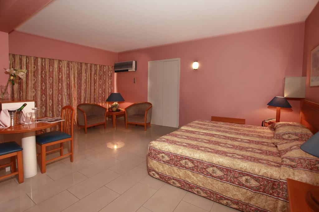 Jasmine Hotel Apartments Limassol Extérieur photo