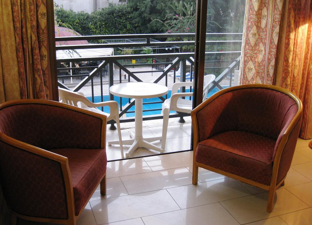 Jasmine Hotel Apartments Limassol Extérieur photo