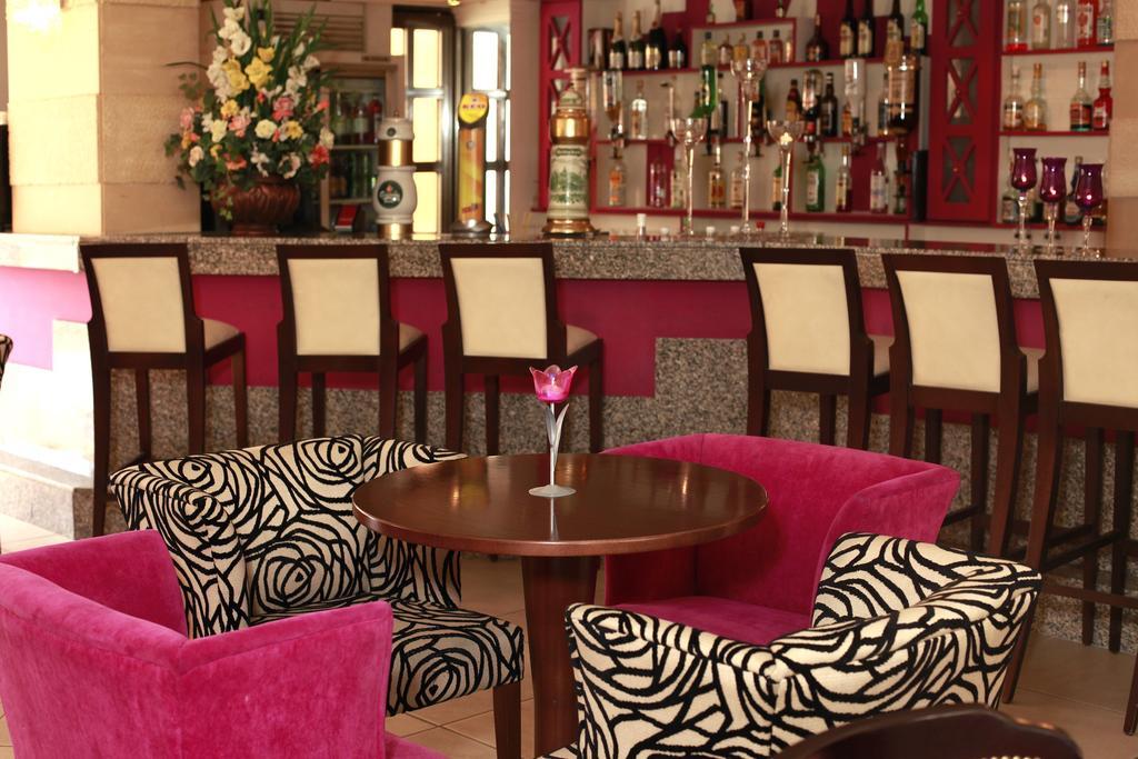 Jasmine Hotel Apartments Limassol Extérieur photo