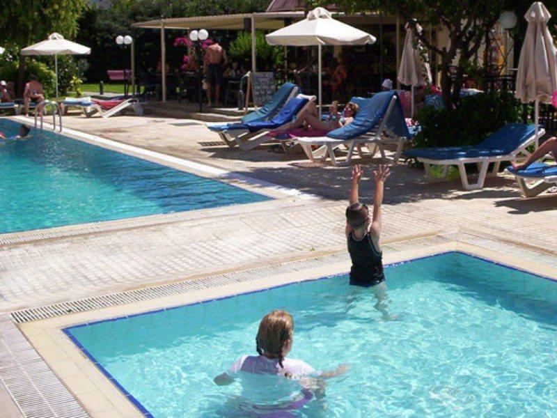 Jasmine Hotel Apartments Limassol Extérieur photo