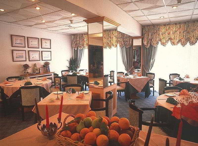 Jasmine Hotel Apartments Limassol Extérieur photo